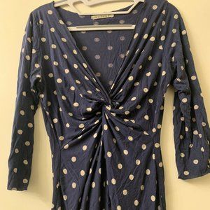 VELVET by Graham & Spencer Women's M Front Twist Top 3/4 sleeve Blue Polka Dot